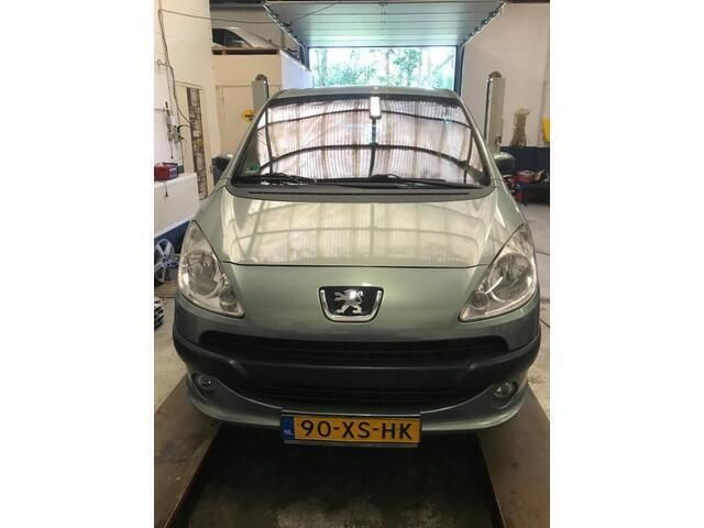 Occasion Peugeot 1007 73 PK (53 kW) 2006 Grijs MPV