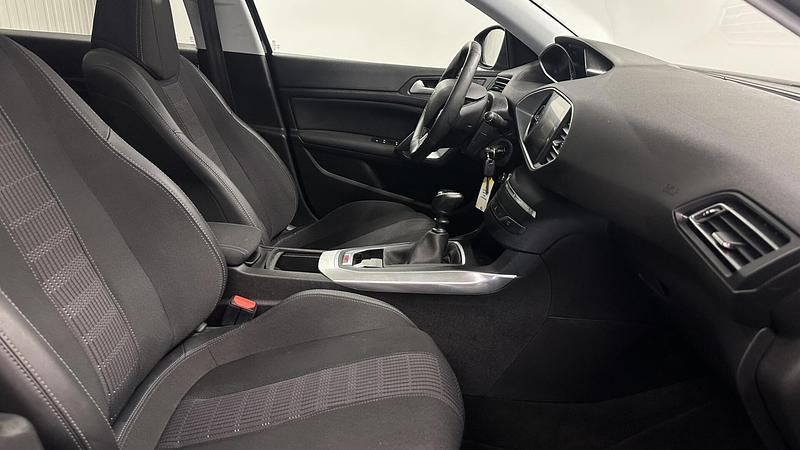 Occasion Peugeot 308 Premium 131 PK (96 kW) 2020 Blauw Hatchback