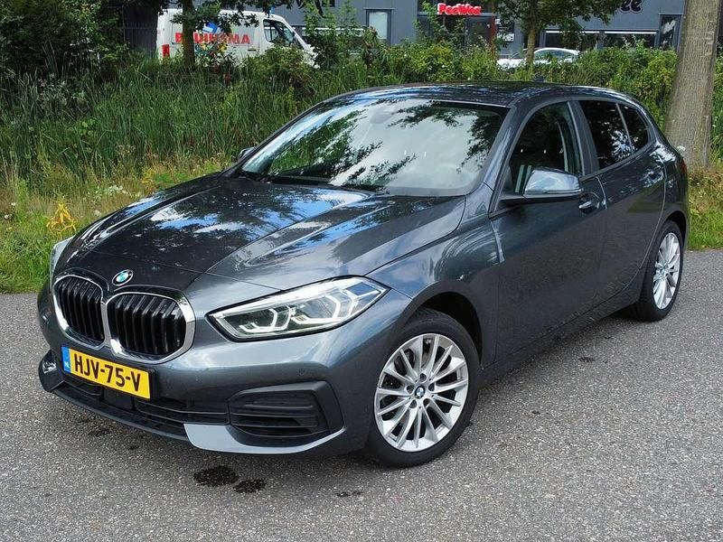 Grijs Gebruikt 2021 BMW 116 Hatchback | € 19.950 (Goede deal) - Afbeelding 1/4