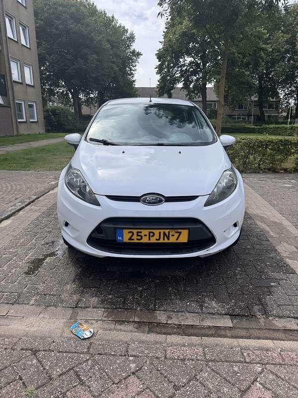 Wit Gebruikt 2011 Ford Fiesta Trend Hatchback | € 3.999 (Eerlijke prijs) - Afbeelding 1/4