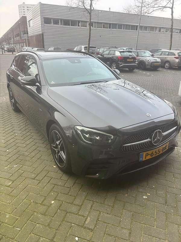 Grijs Occasion 2021 Mercedes E300 AMG Stationwagen | € 36.499 (Super prijs) - Afbeelding 1/4