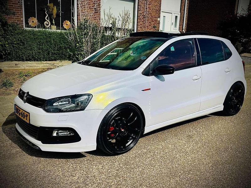 Zwart Gebruikt 2014 VW Polo R-line Edition Hatchback | € 8.500 (Iets duurder) - Afbeelding 1/4