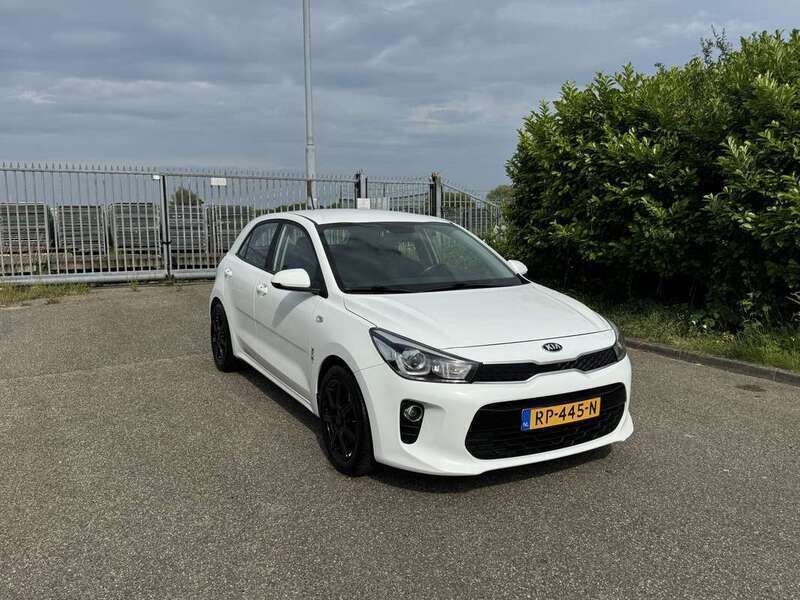 Wit Gebruikt 2018 Kia Rio Hatchback | € 6.999 - Afbeelding 1/4