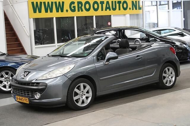 Grijs, metallic lak Gebruikt 2009 Peugeot 207 CC Cabriolet | € 2.944 (Goede deal) - Afbeelding 1/4