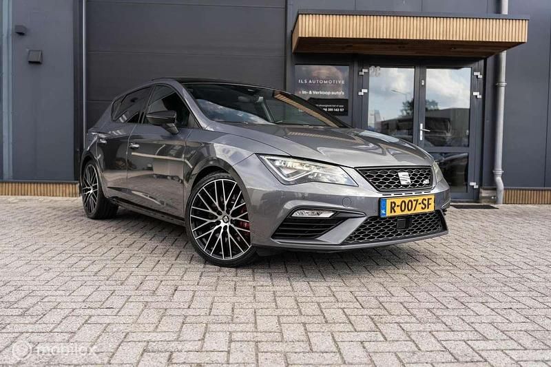 Grijs Gebruikt 2018 Cupra Leon Hatchback | € 23.890 (Eerlijke prijs) - Afbeelding 1/4