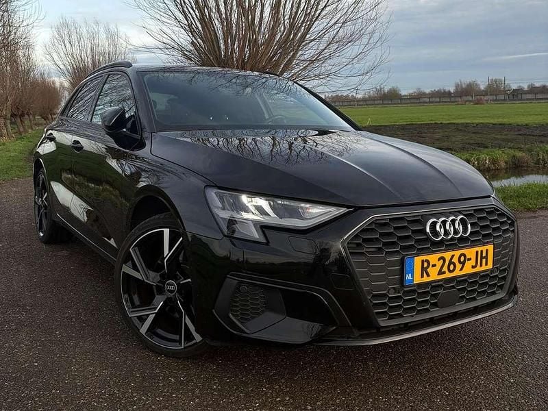 Zwart Occasion 2021 Audi A3 Advanced Hatchback | € 24.999 (Super prijs) - Afbeelding 1/4