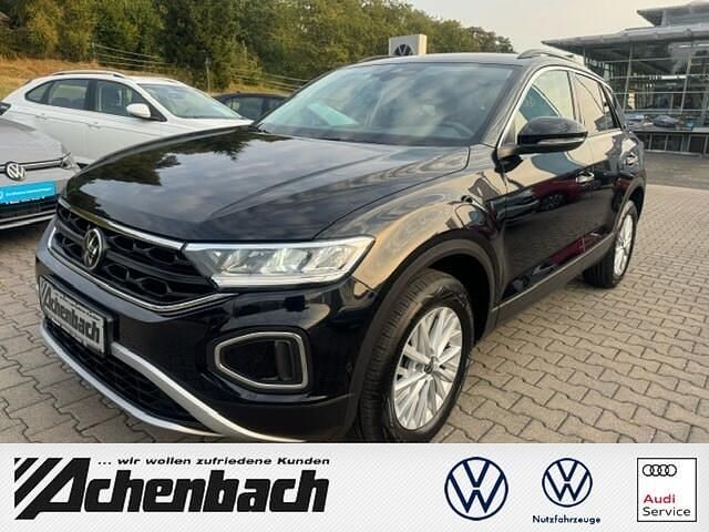 Zwart Gebruikt 2023 VW T-Roc Life SUV | € 33.265 (Eerlijke prijs) - Afbeelding 1/4