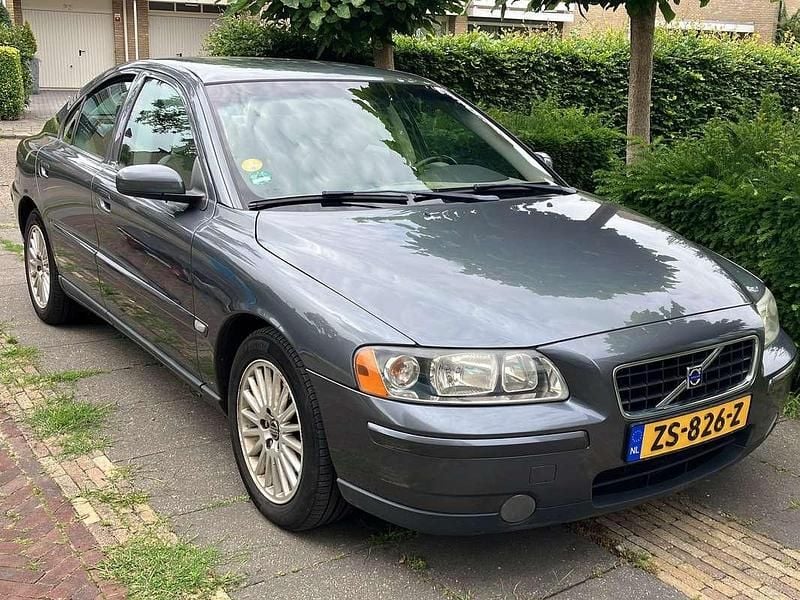 Grijs Gebruikt 2005 Volvo S60 Sedan | € 2.450 (Goede deal) - Afbeelding 1/4