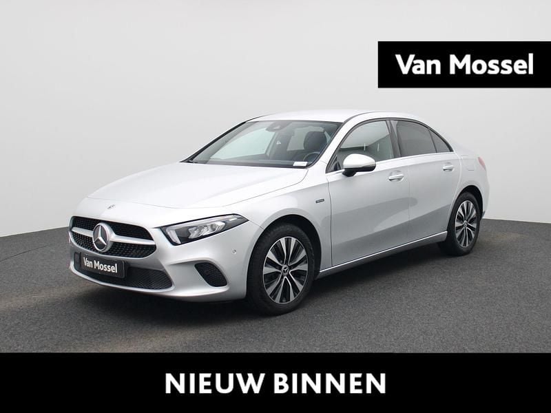 Grijs Gebruikt 2021 Mercedes A250 Business Sedan | € 25.900 (Goede deal) - Afbeelding 1/4