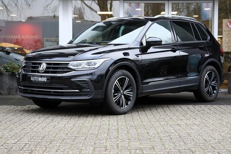 Zwart Gebruikt 2021 VW Tiguan United SUV | € 32.845 (Goede deal) - Afbeelding 1/4