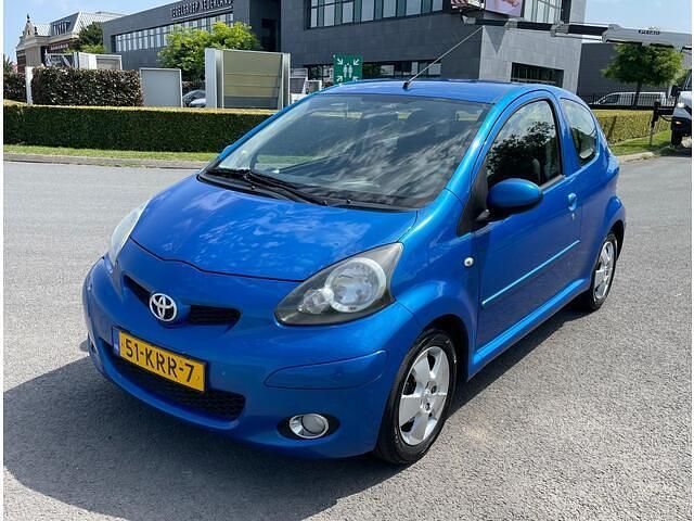 Occasion Toyota Aygo 68 PK (50 kW) 2010 Blauw Hatchback