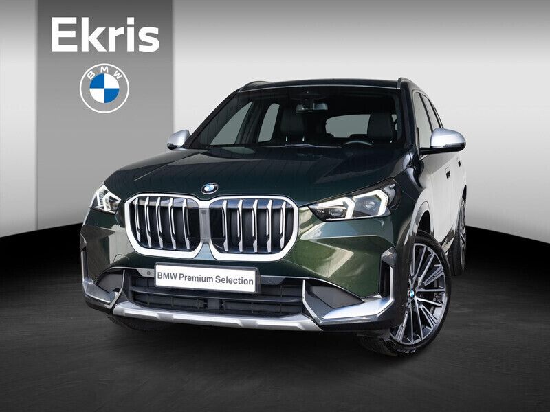 Groen, metallic lak Gebruikt 2022 BMW X1 xLine SUV | € 40.850 - Afbeelding 1/4