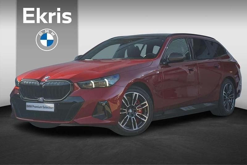 Rood Gebruikt 2025 BMW 550e M Sport Stationwagen | € 97.900 - Afbeelding 1/4