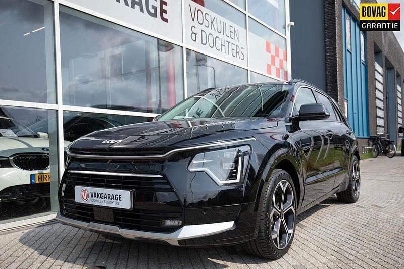 Zwart Gebruikt 2023 Kia Niro Premium SUV | € 29.950 (Eerlijke prijs) - Afbeelding 1/4