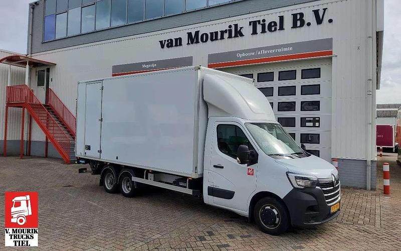 Wit Gebruikt 2023 Renault Master Van | € 56.400 - Afbeelding 1/4