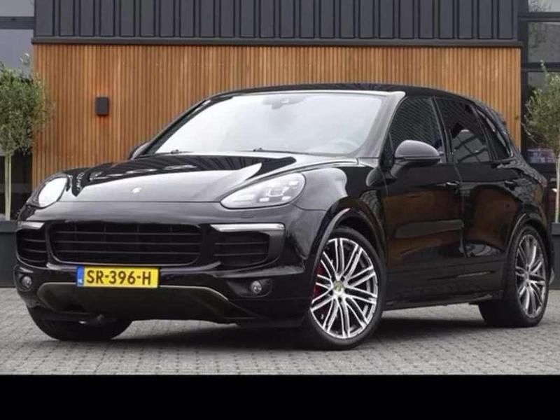 Zwart Occasion 2015 Porsche Cayenne S E-Hybrid SUV | € 32.950 - Afbeelding 1/4