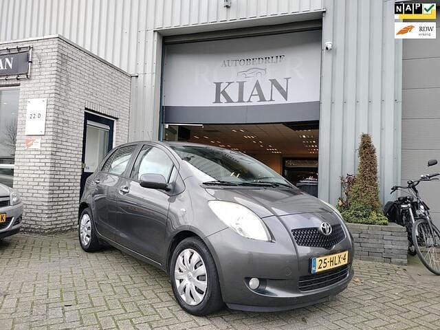 Grijs Gebruikt 2009 Toyota Yaris Sol Hatchback | € 3.450 (Eerlijke prijs) - Afbeelding 1/4