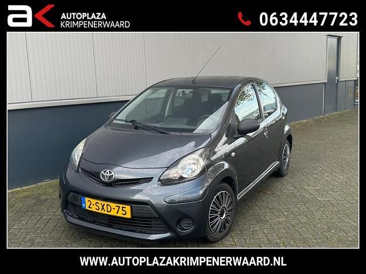 Grijs Gebruikt 2014 Toyota Aygo Hatchback | € 3.950 (Iets duurder) - Afbeelding 1/4