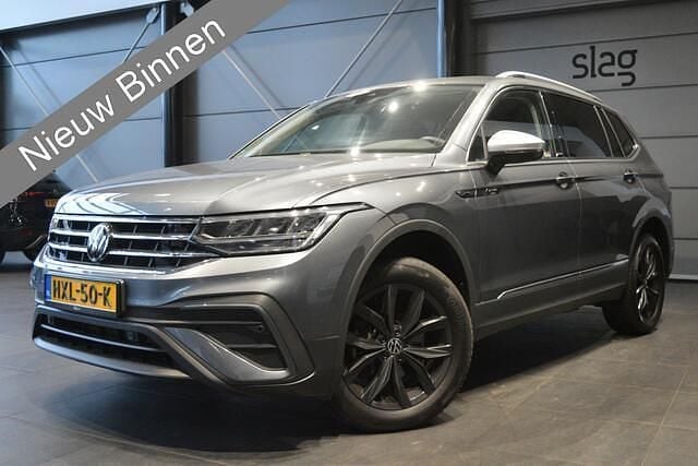 Grijs Occasion 2024 VW Tiguan Allspace R-line SUV | € 39.990 - Afbeelding 1/4