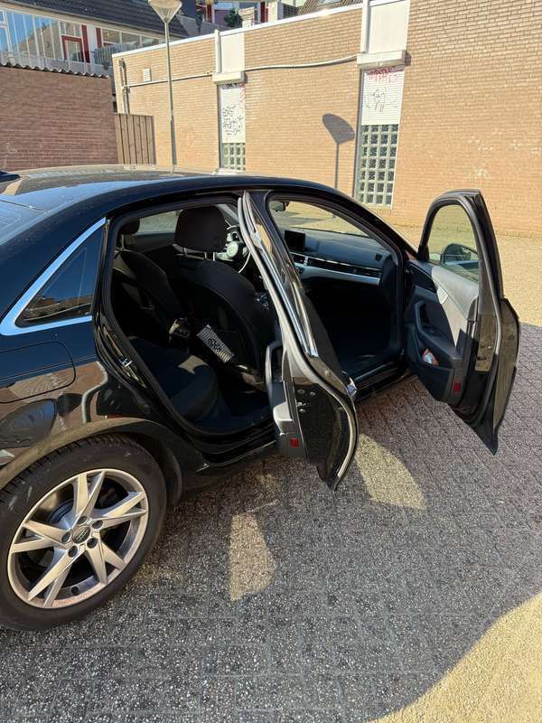 Zwart Gebruikt 2017 Audi A4 Sedan | € 17.000 - Afbeelding 1/4