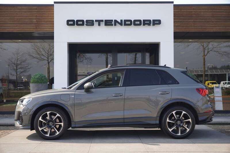 Grijs, metallic lak Gebruikt 2021 Audi Q3 S-Line SUV | € 37.900 (Eerlijke prijs) - Afbeelding 1/4