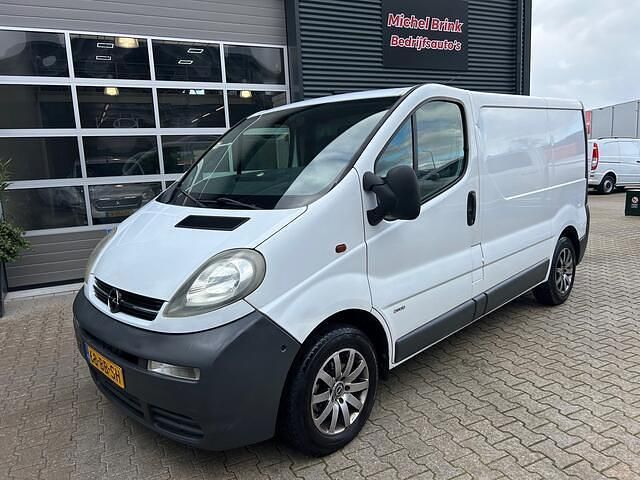 Wit Gebruikt 2002 Opel Vivaro Van | € 2.750 (Iets duurder) - Afbeelding 1/4
