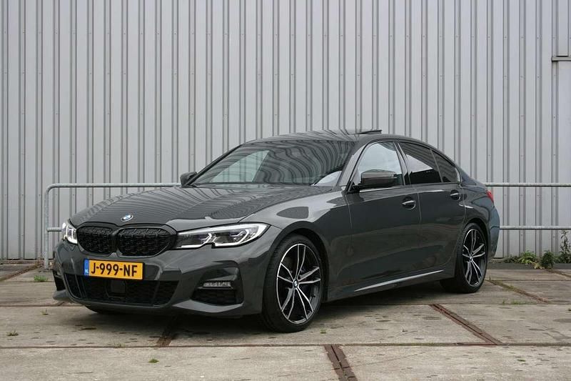 Grijs Gebruikt 2019 BMW 330 Executive Sedan | € 33.950 (Eerlijke prijs) - Afbeelding 1/4