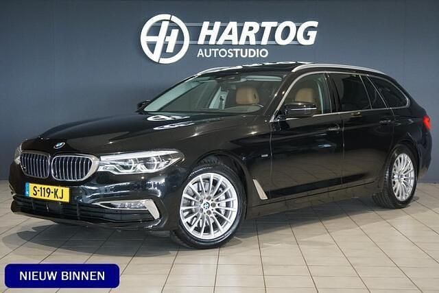 Zwart Gebruikt 2017 BMW 530 Executive Stationwagen | € 25.440 (Eerlijke prijs) - Afbeelding 1/4