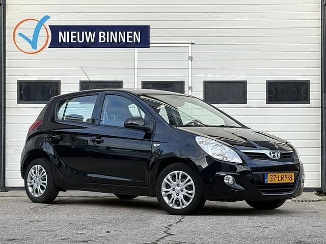Occasion Hyundai i20 Dynamiq 101 PK (74 kW) 2010 Zwart (metallic) Hatchback