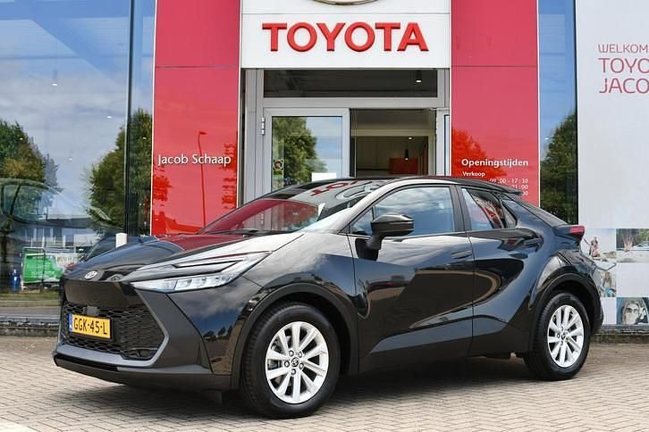 Occasion Toyota C-HR Active 140 PK (102 kW) 2024 Zwart, metallic lak SUV
