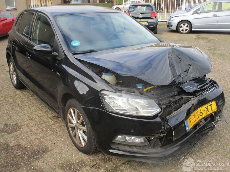 Zwart Gebruikt 2015 VW Polo Highline Hatchback | € 3.650 (Super prijs) - Afbeelding 1/4