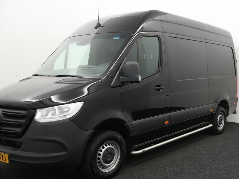 Zwart Gebruikt 2024 Mercedes Sprinter Van | € 42.950 (Duur) - Afbeelding 1/4