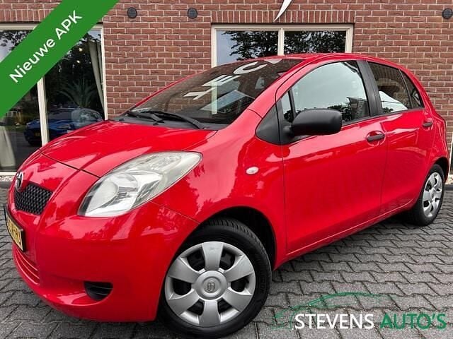 Rood Gebruikt 2006 Toyota Yaris Terra Hatchback | € 1.899 (Eerlijke prijs) - Afbeelding 1/4