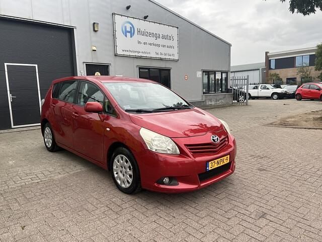 Rood Occasion 2010 Toyota Verso MPV | € 2.250 - Afbeelding 1/4