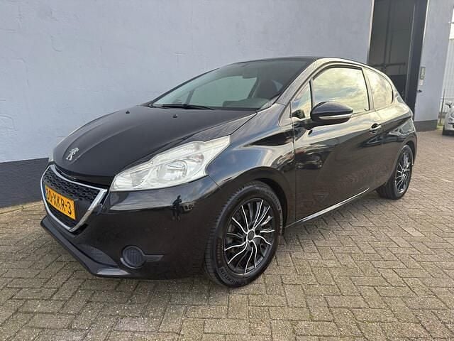 Zwart Gebruikt 2012 Peugeot 208 Active Hatchback | € 4.250 (Eerlijke prijs) - Afbeelding 1/4