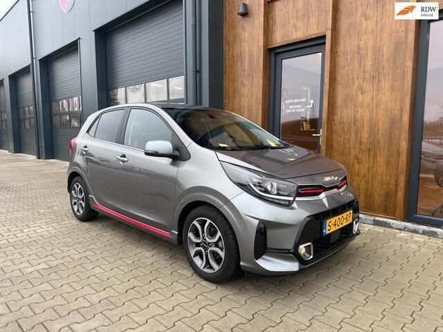 Grijs, metallic lak Gebruikt 2023 Kia Picanto GT-Line Hatchback | € 16.750 (Eerlijke prijs) - Afbeelding 1/4