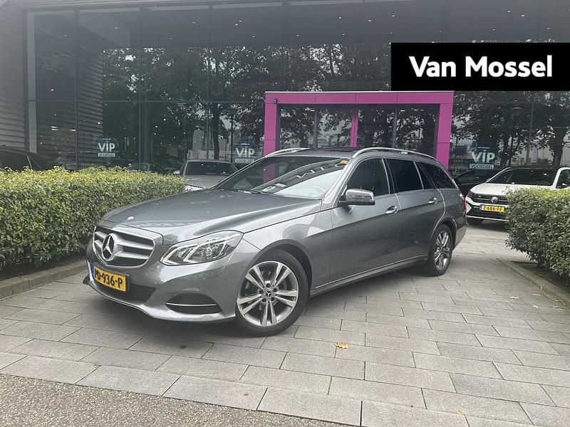 Grijs Gebruikt 2016 Mercedes E200 Ambition Stationwagen | € 25.900 (Eerlijke prijs) - Afbeelding 1/4