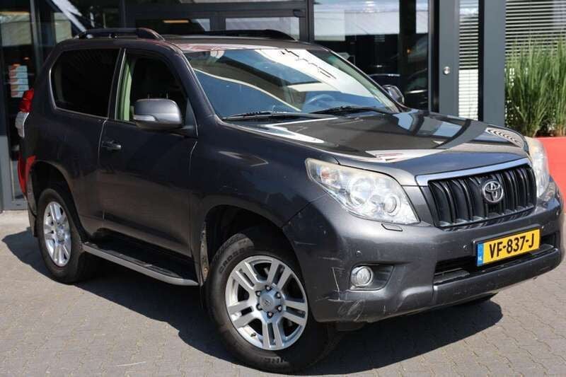Grijs, metallic lak Gebruikt 2012 Toyota Land Cruiser SUV | € 18.144 (Eerlijke prijs) - Afbeelding 1/4