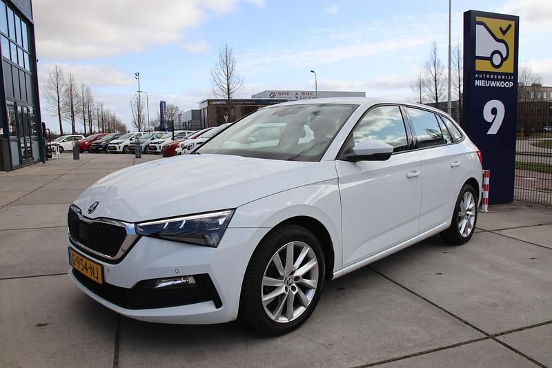 Wit Occasion 2019 Skoda Scala Business Line Hatchback | € 15.449 (Eerlijke prijs) - Afbeelding 1/4