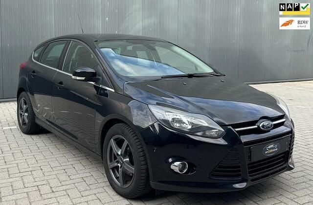 Zwart Gebruikt 2012 Ford Focus Hatchback | € 2.899 (Super prijs) - Afbeelding 1/4
