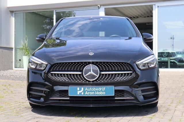 Occasion Mercedes B180 AMG 136 PK (100 kW) 2022 Zwart, metallic lak MPV