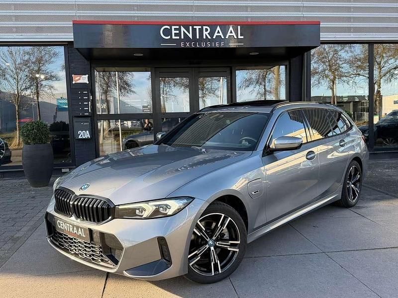 Occasion BMW 330e M Sport 292 PK (214 kW) 2023 Grijs (metallic) Stationwagen