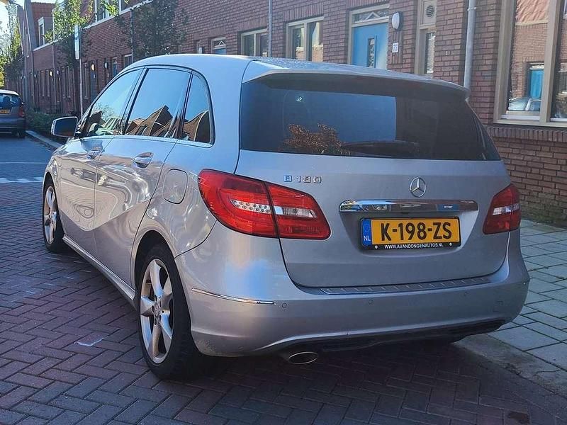 Zilver Gebruikt 2012 Mercedes 180 Sedan | € 9.239 (Eerlijke prijs) - Afbeelding 1/4