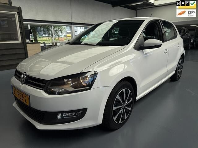 Wit, metallic lak Gebruikt 2011 VW Polo Comfortline Hatchback | € 5.450 (Goede deal) - Afbeelding 1/4
