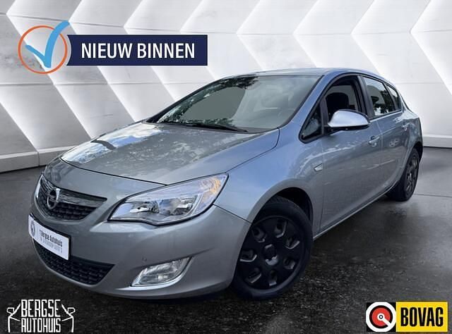 Grijs Gebruikt 2010 Opel Astra Edition Hatchback | € 3.990 (Eerlijke prijs) - Afbeelding 1/4