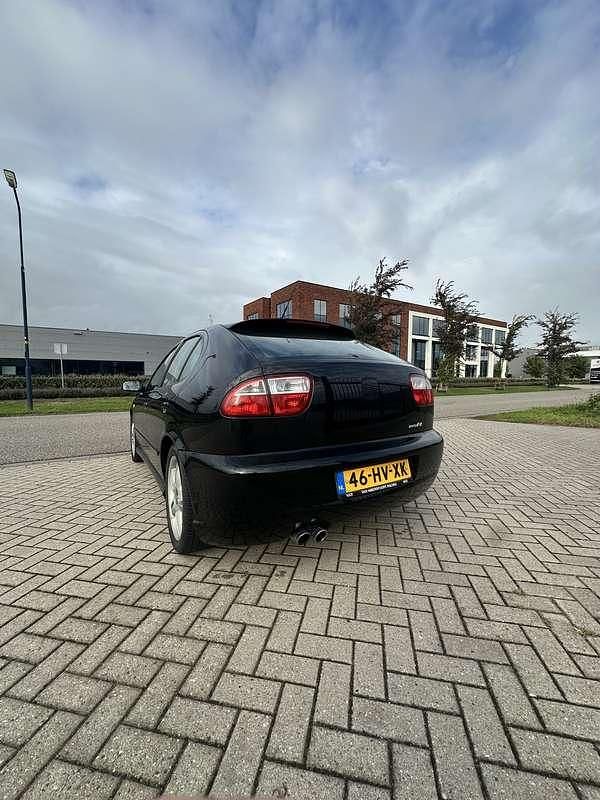 Zwart Gebruikt 2002 Cupra Leon Hatchback | € 9.250 - Afbeelding 1/4