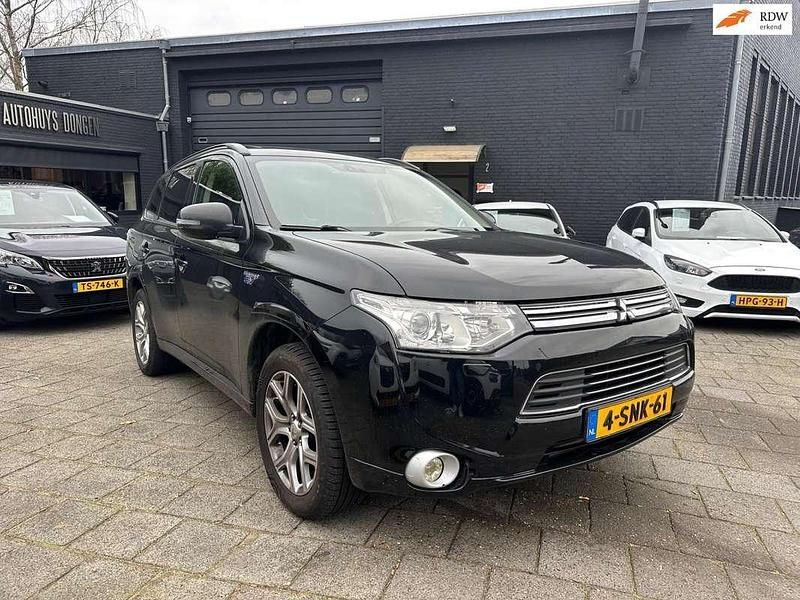Zwart Gebruikt 2013 Mitsubishi Outlander P-HEV Instyle SUV | € 12.900 (Goede deal) - Afbeelding 1/4