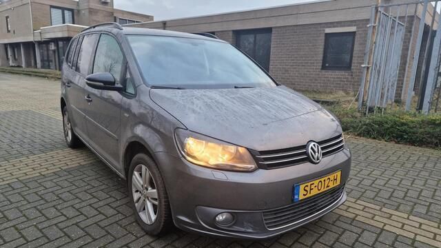 Grijs Gebruikt 2013 VW Touran Comfortline MPV | € 6.450 (Eerlijke prijs) - Afbeelding 1/4