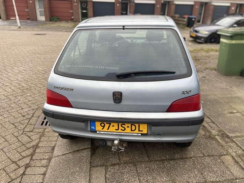 Occasion Peugeot 106 60 PK (44 kW) 2002 Zilver Hatchback