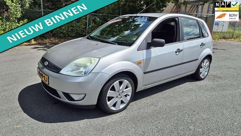 Grijs Gebruikt 2004 Ford Fiesta Futura Hatchback | € 999 (Goede deal) - Afbeelding 1/3